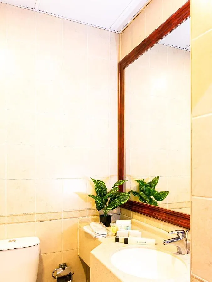 Icon Hotel Apartments Dubai 4*,